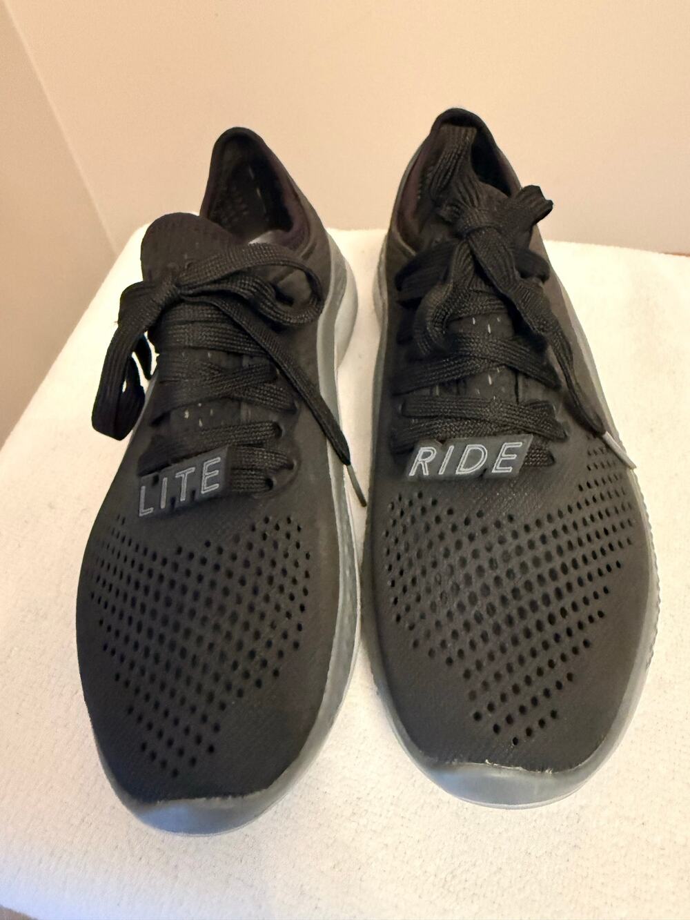 NWOT Black Crocs LiteRide 360 Pacer Lace Up Breathable Sneakers Women’s Size 7W